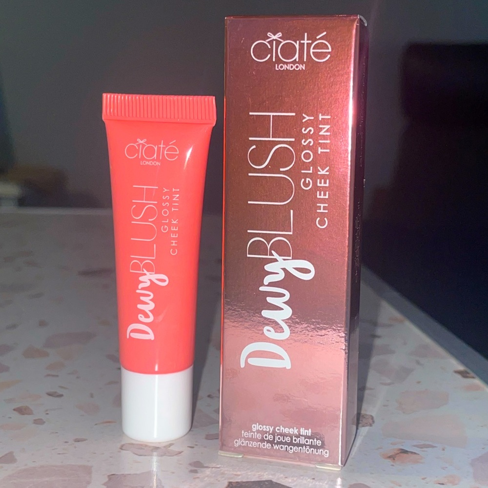 Glossy cheek tint.